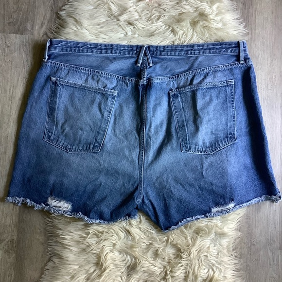 Good American Plus Size The Bombshell Short high rise ripped jean shorts 24 - Picture 2 of 9
